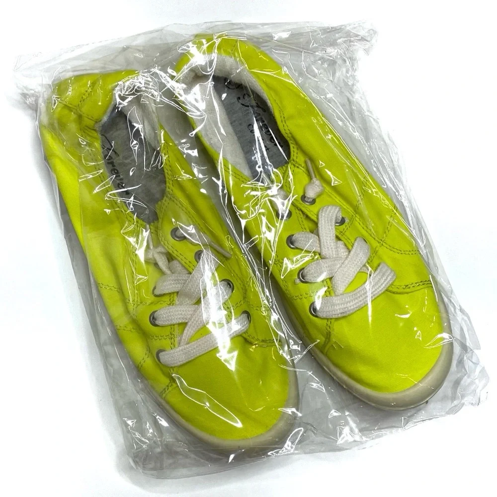 FOREVER Comfort Shoes Neon Yellow Size‎ 8.5